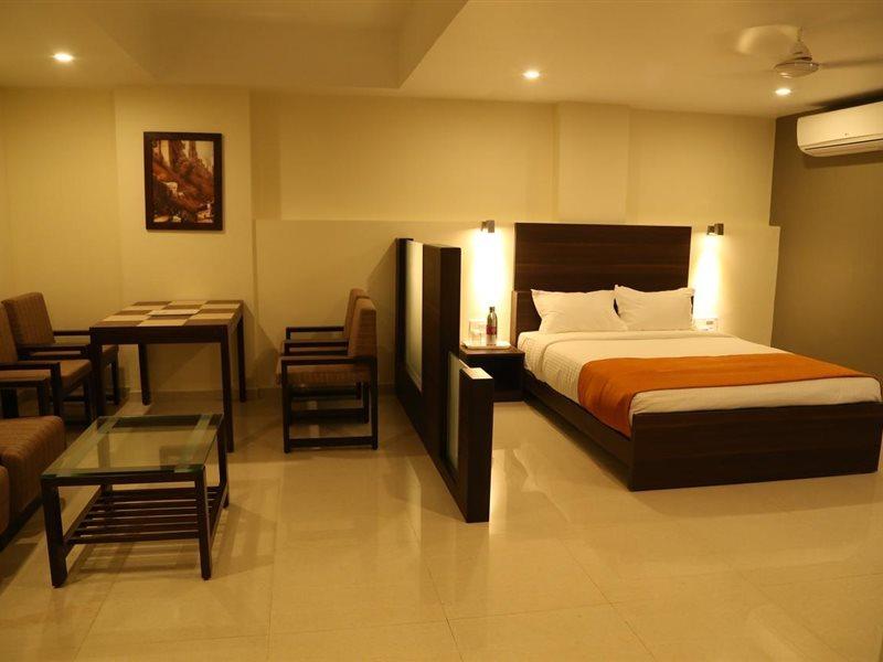 Hotel Metropolis Хубли Екстериор снимка