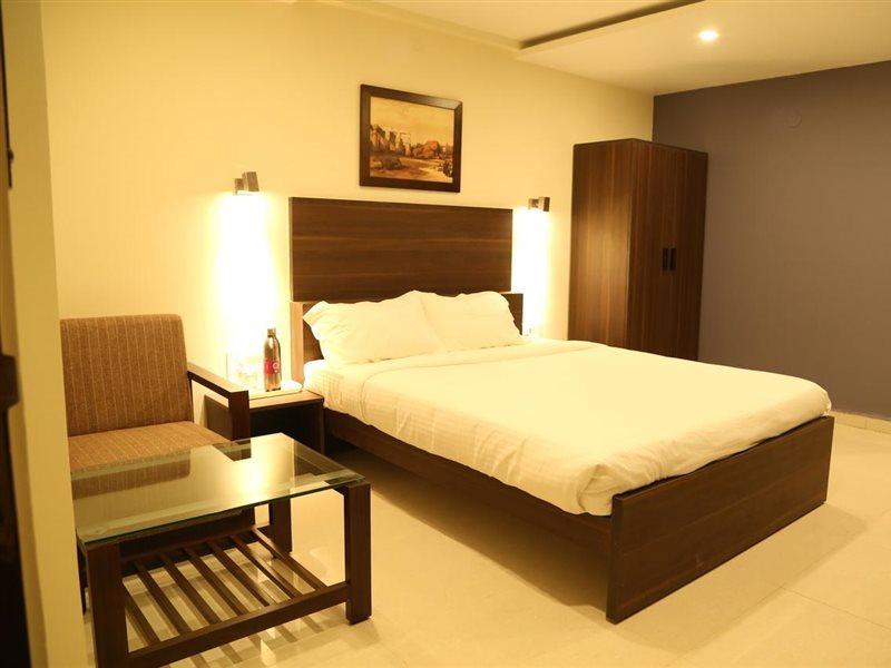 Hotel Metropolis Хубли Екстериор снимка