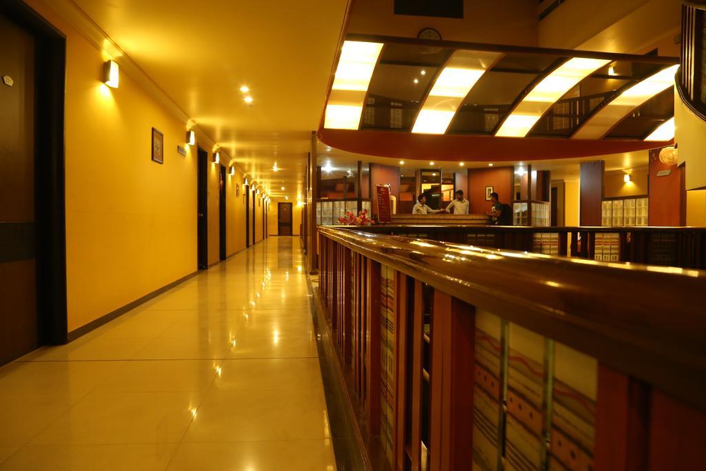 Hotel Metropolis Хубли Екстериор снимка