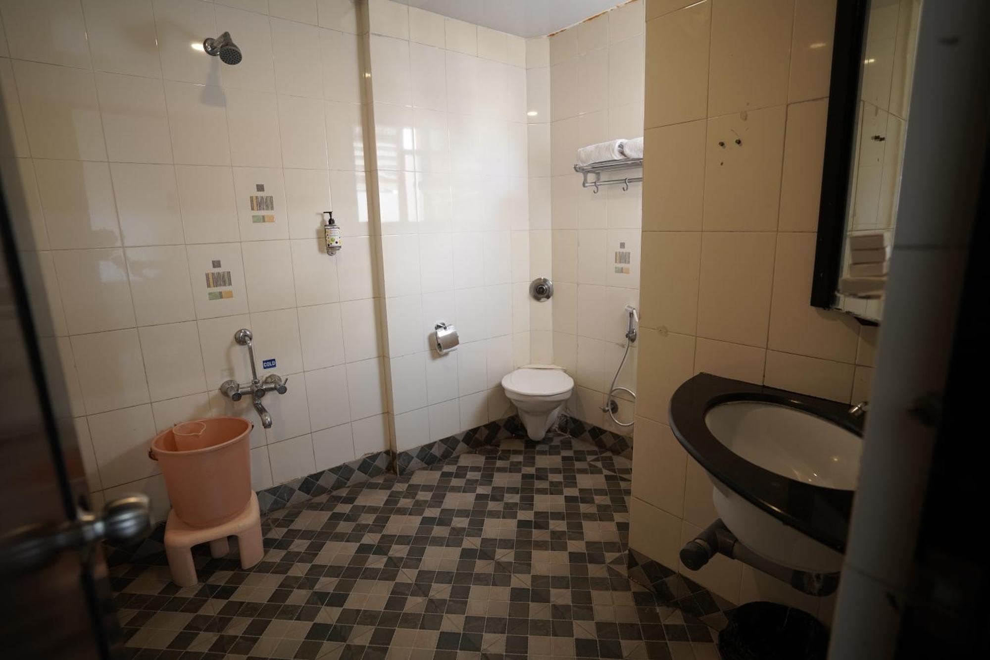 Hotel Metropolis Хубли Екстериор снимка